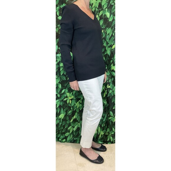 💙 GAP Luxe Navy V-Neck Sweater – Size Medium - Picture 4 of 7